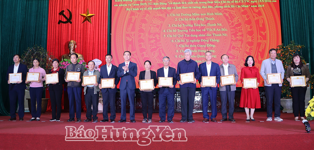 X&atilde; Kiến Xương khen thưởng 78 tập thể, c&aacute; nh&acirc;n ti&ecirc;u biểu