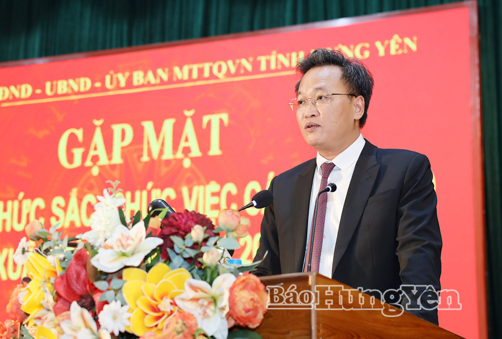 Đồng chí Nguyễn Hữu Nghĩa, Ủy viên Ban Chấp hành Trung ương Đảng, Bí thư Tỉnh ủy phát biểu tại buổi gặp mặt.