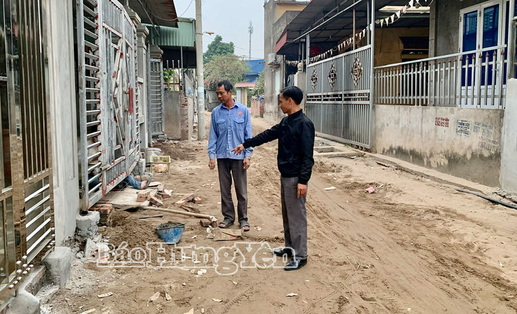 Người dân thôn Đồng Than tự nguyện hiến đất, tháo dỡ tường rào, cổng để mở rộng đường.