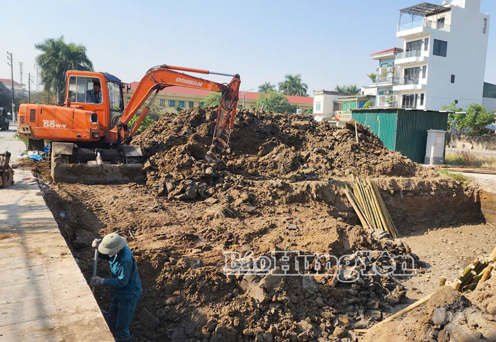 Người dân nút giao Phúc Khánh, phường Vũ Phúc xây dựng nhà mới tại khutái định cư.