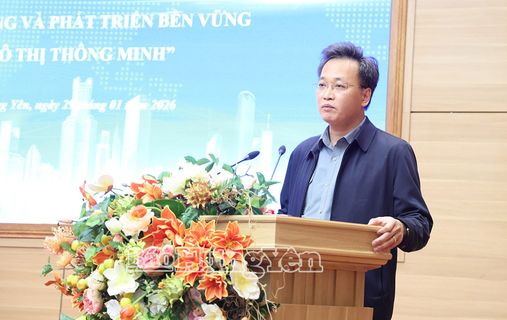 Đồng chí Bí thư Tỉnh ủy Nguyễn Hữu Nghĩa phát biểu tại hội nghị.