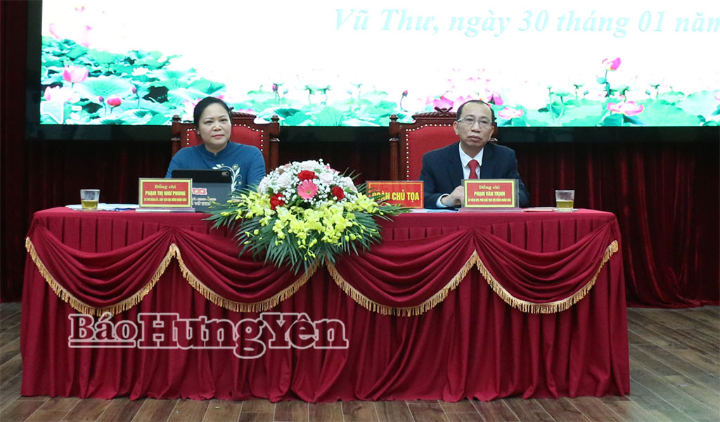 Đoàn chủ tọa kỳ họp. 