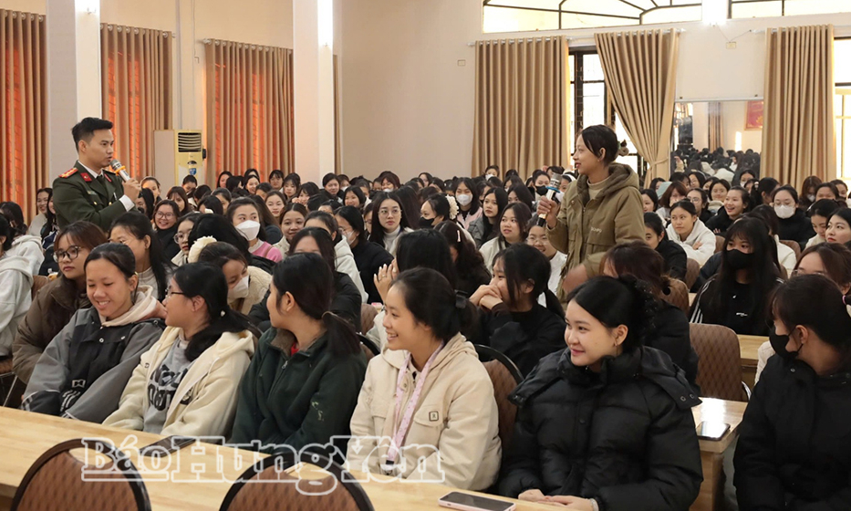 Tuy&ecirc;n truyền ph&aacute;p luật hưởng ứng cao điểm tấn c&ocirc;ng trấn &aacute;p tội phạm