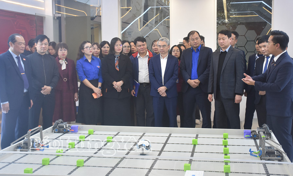 Kh&aacute;nh th&agrave;nh c&ocirc;ng tr&igrave;nh thanh ni&ecirc;n &ldquo;Ph&ograve;ng stem v&agrave; AI học đường&rdquo;