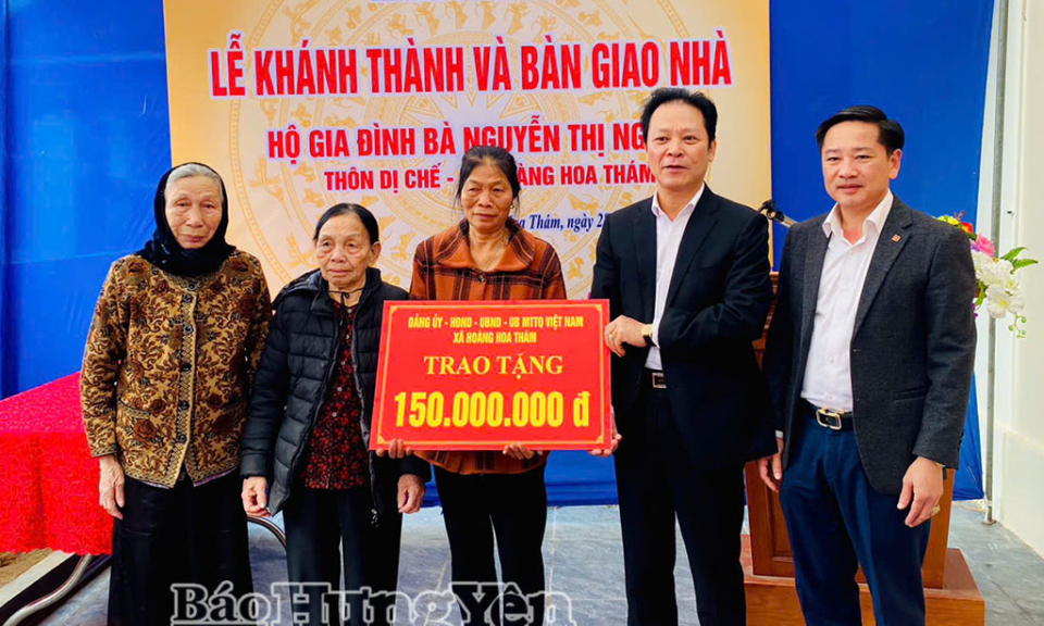 X&atilde; Ho&agrave;ng Hoa Th&aacute;m v&agrave; Thần Kh&ecirc;: Kh&aacute;nh th&agrave;nh nh&agrave; cho hộ ngh&egrave;o