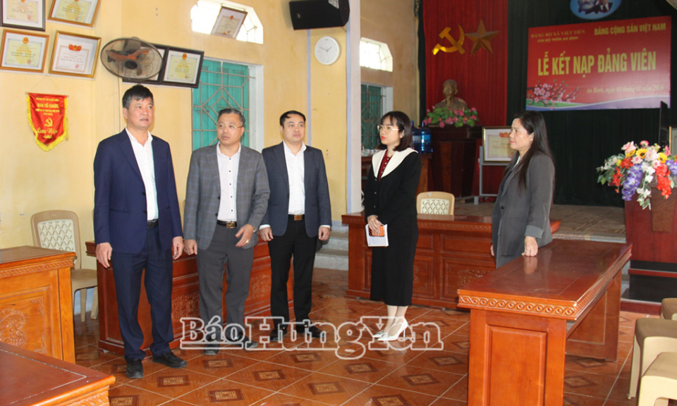 Kiểm tra c&ocirc;ng t&aacute;c bầu cử tại c&aacute;c địa phương