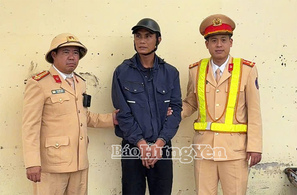 Ph&aacute;t hiện, b&agrave;n giao đối tượng t&agrave;ng trữ tr&aacute;i ph&eacute;p chất ma t&uacute;y