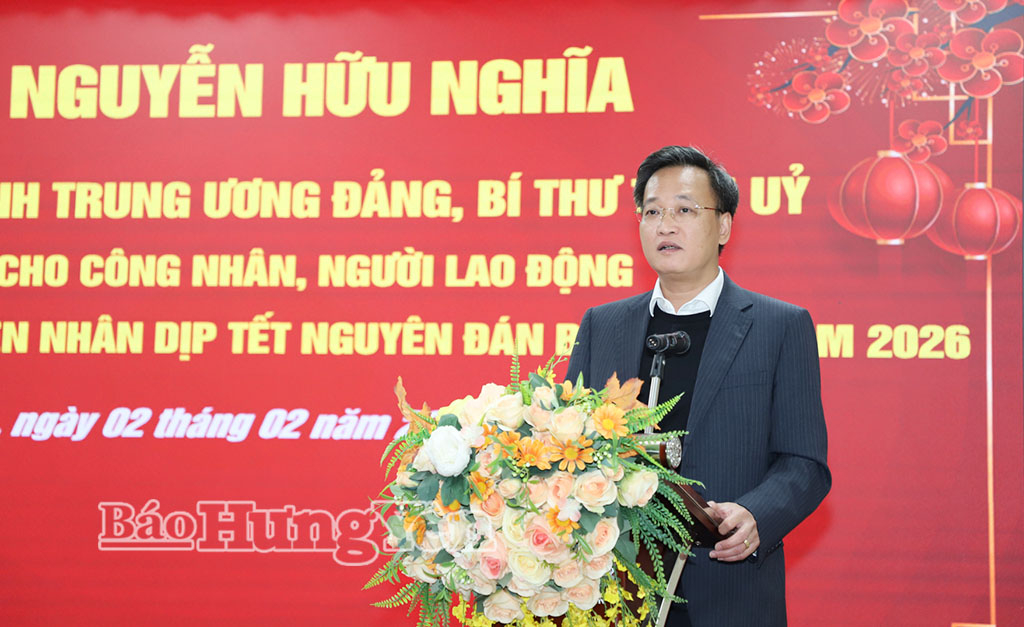 Đồng chí Bí thư Tỉnh ủy Nguyễn Hữu Nghĩa phát biểu chúc tết cán bộ, công nhân, người lao động Công ty TNHH Traphaco Hưng Yên.