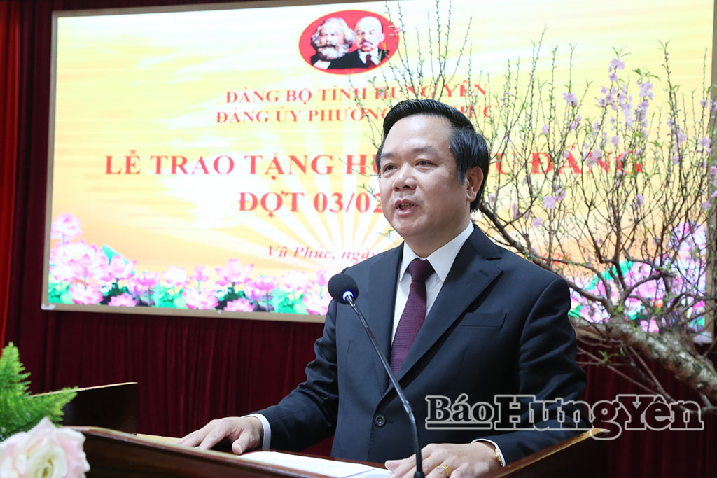 Đồng chí Chủ tịch UBND tỉnh Phạm Quang Ngọc phát biểu tại buổi lễ.