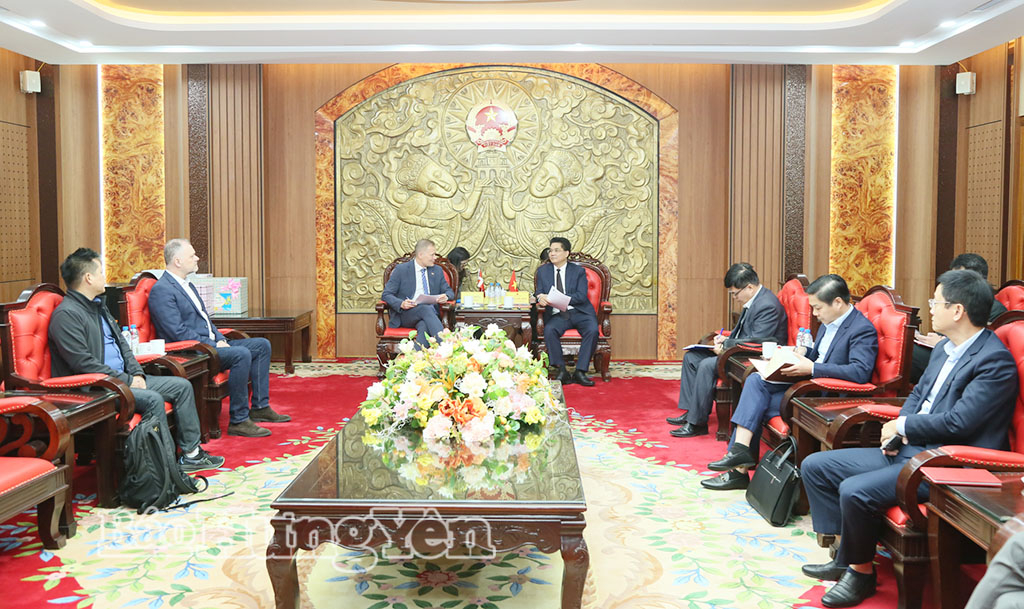 Đồng chí Phó Chủ tịch UBND tỉnh Lê Quang Hòa tiếp và làm việc với đoàn.