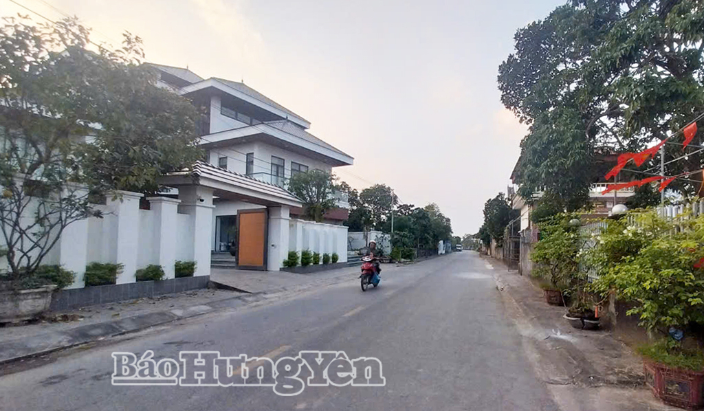 Đường giao thông thôn Phù Oanh được đầu tư nâng cấp, mở rộng.