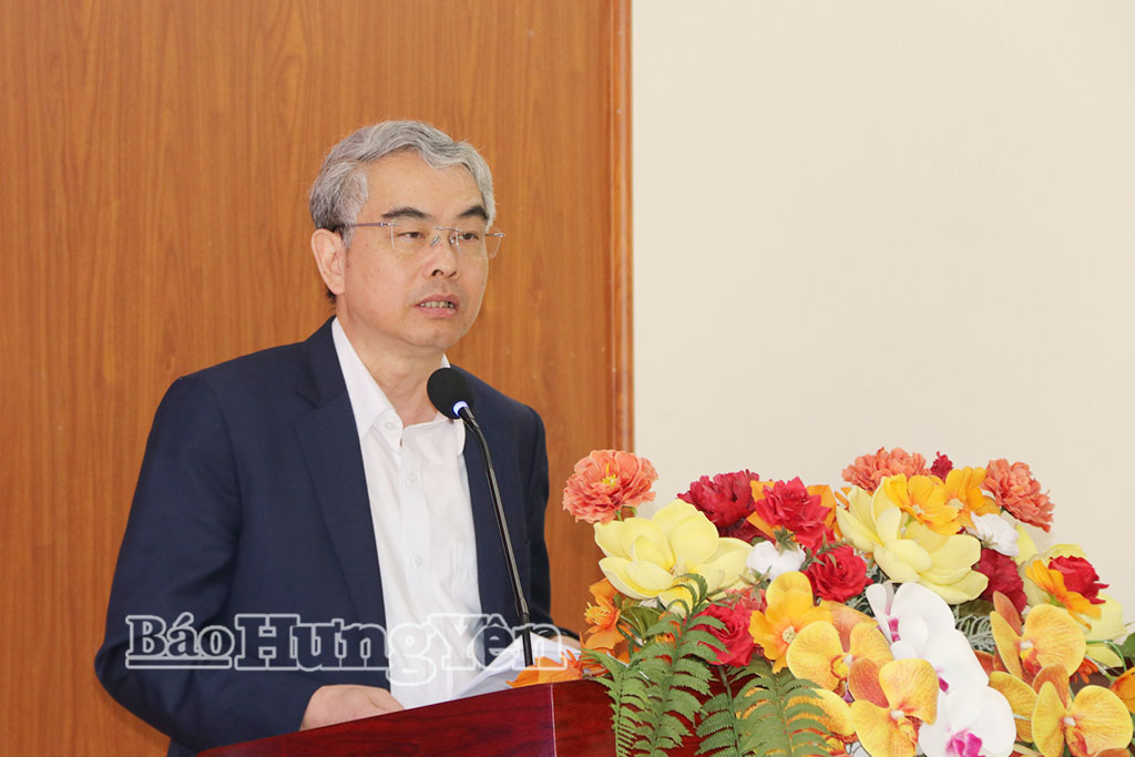 Đồng chí Giám đốc Sở Giáo dục và Đào tạo Phạm Đồng Thụy phát biểu tại hội nghị.