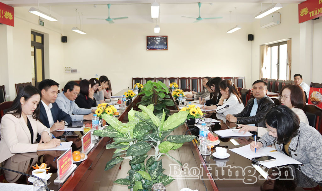 Các đại biểu dự hội nghị tại điểm cầu Sở Giáo dục và Đào tạo.