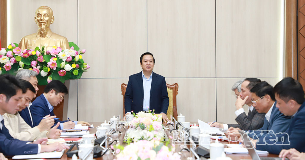 Đồng chí Phạm Quang Ngọc, Ủy viên Ban Chấp hành Trung ương Đảng, Phó Bí thư Tỉnh ủy, Chủ tịch UBND tỉnh phát biểu tại buổi làm việc. 