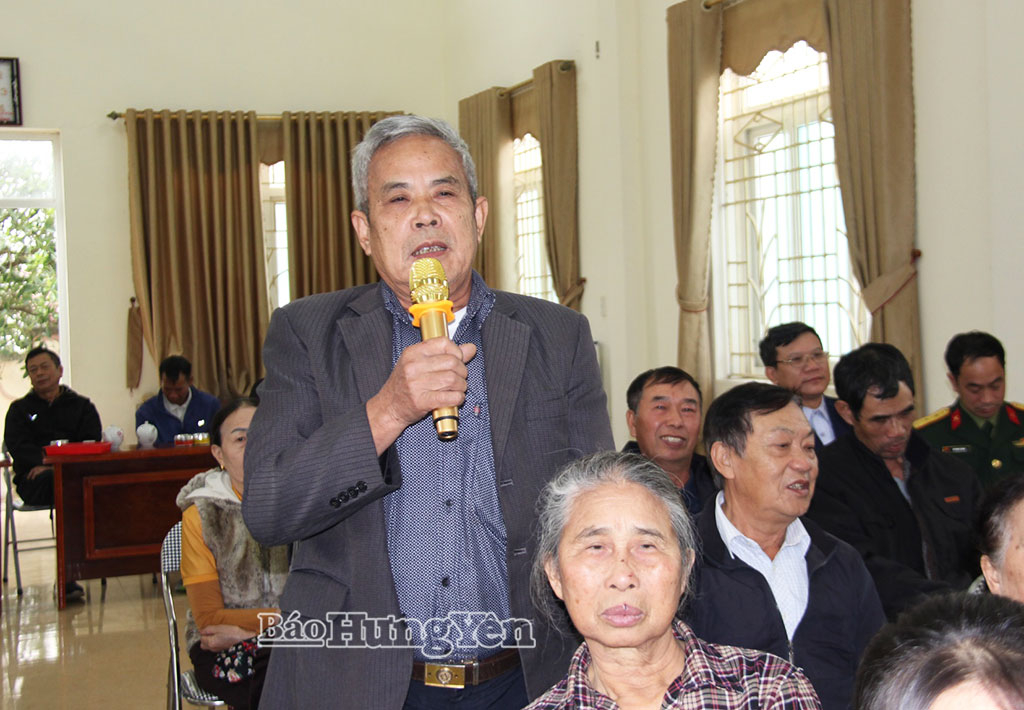 Cử tri thôn Cao Xá (xã Quang Hưng) tham gia góp ý, nhận xét đối với từng người ứng cử.