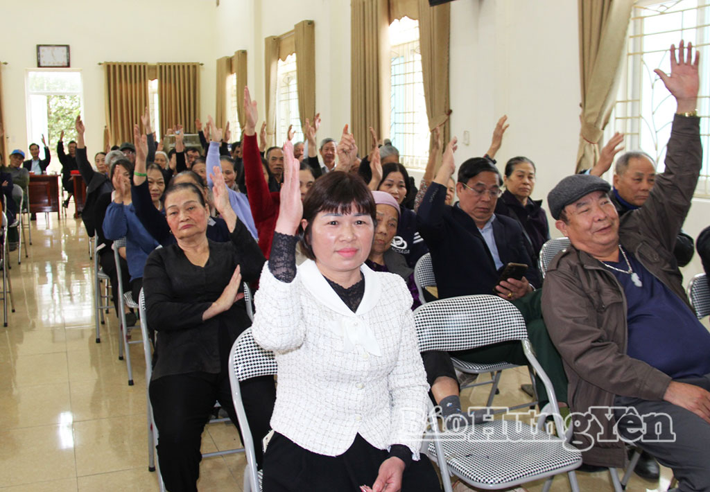 X&atilde; Quang Hưng: Lấy &yacute; kiến nhận x&eacute;t v&agrave; t&iacute;n nhiệm của cử tri nơi cư tr&uacute; đối với những người ứng cử đại biểu HĐND c&aacute;c cấp