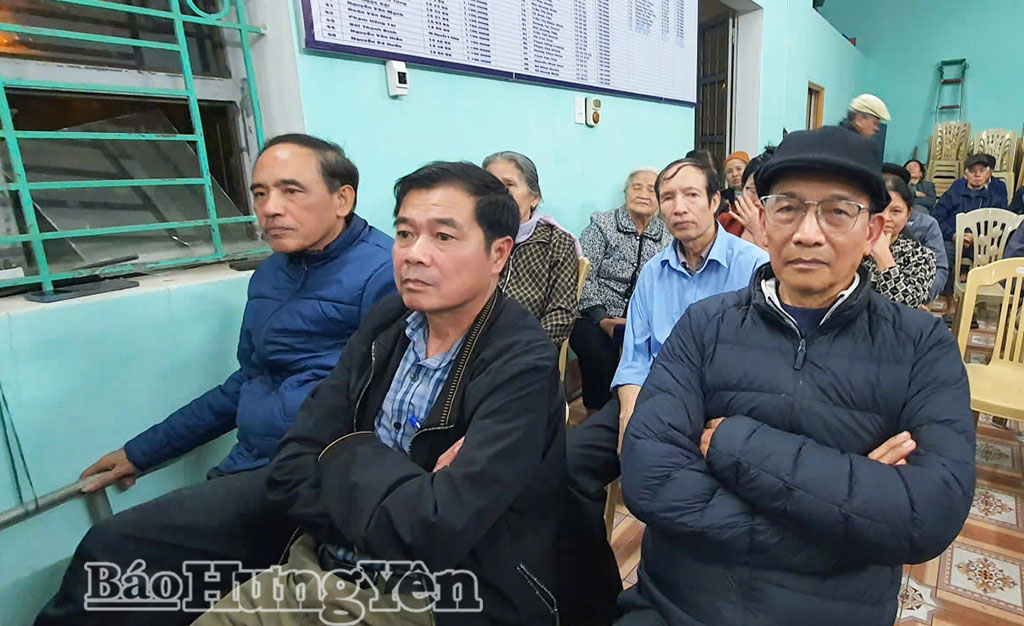 Các cử tri dự hội nghị.