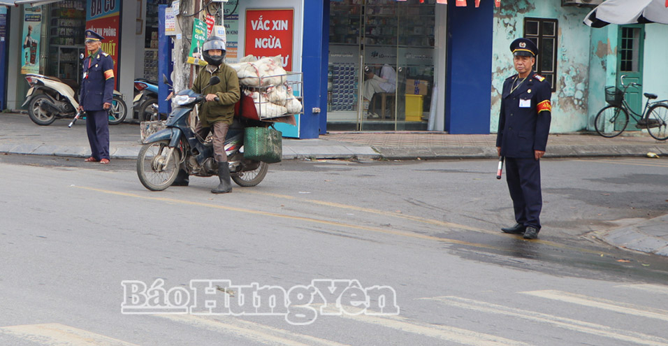 Các thành viên tổ tự quản thực hiện nhiệm vụ.