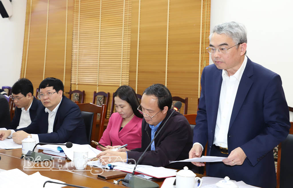 Lãnh đạo Sở Giáo dục và Đào tạo phát biểu tại hội nghị.