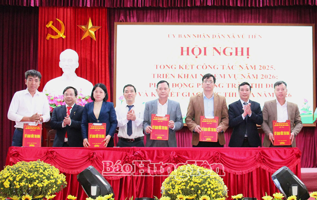 Các đơn vị ký giao ước thi đua năm 2026.