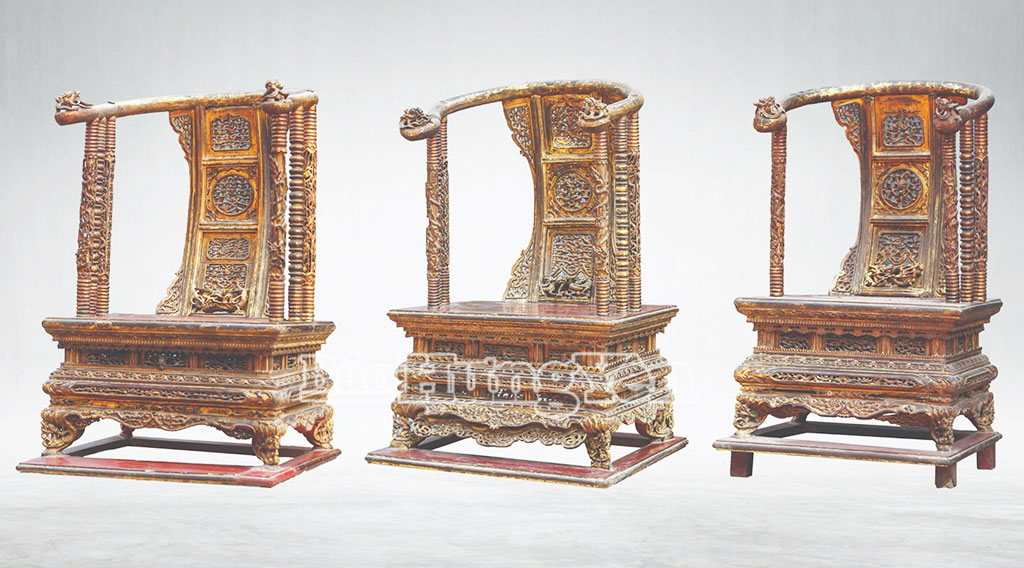 Bộ 3 ngai thờ gỗ thời Mạc đền Đa Hòa.
