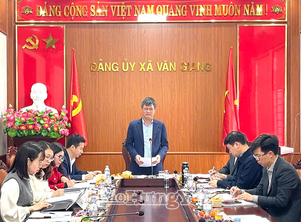 Đồng chí Phó Chủ tịch Thường trực HĐND tỉnh Lê Xuân Tiến phát biểu tại buổi giám sát.