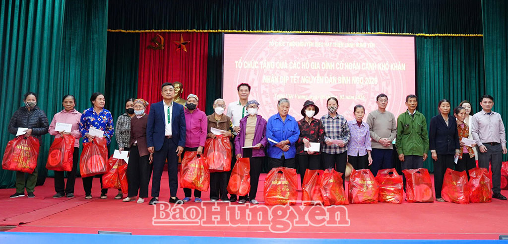 Tổ chức thiện nguyện Gieo hạt thiện lành Hưng Yên trao quà Tết tặng các hộ có hoàn cảnh khó khăn trên địa bàn xã Triệu Việt Vương. 