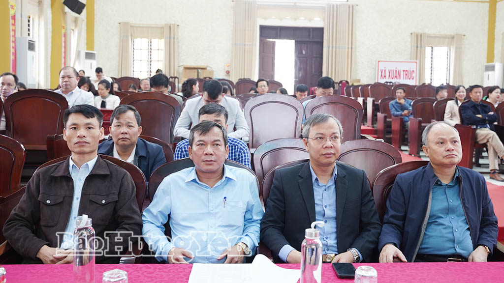 Các đại biểu dự hội nghị tại điểm cầu xã Xuân Trúc.