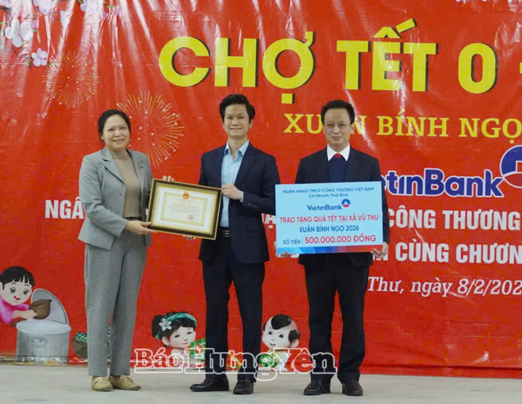 Hội Chữ thập đỏ tỉnh phối hợp với UBND xã Vũ Thư tổ chức chương trình “Chợ Tết nhân ái - Phiên chợ 0 đồng” cho hộ cận nghèo, hộ có hoàn cảnh khó khăn trên địa bàn xã Vũ Thư.