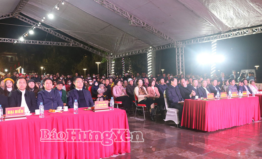 Tối ngày 8/2, tại công viên Nam Hòa (phường Phố Hiến), UBND phường Phố Hiến tổ chức lễ khai trương phố đi bộ Nam Hòa. Dự lễ khai trương có các đồng chí: Lê Quang Hòa, Ủy viên Ban Thường vụ Tỉnh ủy, Phó Chủ tịch UBND tỉnh; Hoàng Thái Phúc, Ủy viên Ban Thường vụ, Trưởng ban Nội chính Tỉnh ủy.