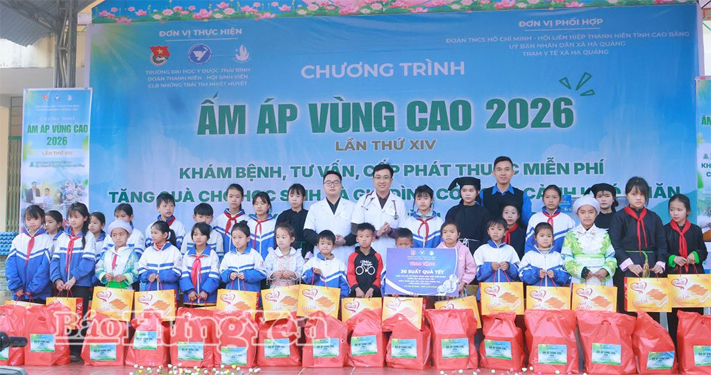 Trường Đại học Y Dược Thái Bình tổ chức Chương trình “Ấm áp vùng cao” lần thứ XIV tại xã Hà Quảng, tỉnh Cao Bằng.