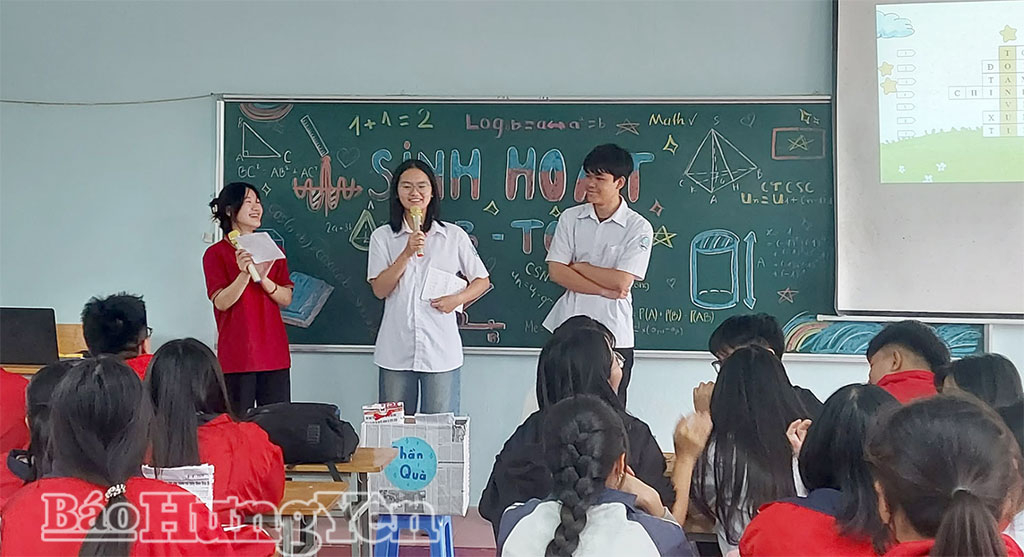 Một buổi sinh hoạt của Câu lạc bộ Toán học Trường THPT Minh Châu (xã Việt Yên).