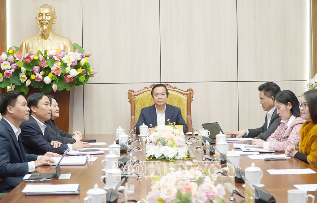 Đồng chí Phạm Quang Ngọc, Ủy viên Ban Chấp hành Trung ương Đảng, Phó Bí thư Tỉnh ủy, Chủ tịch UBND tỉnh cùng các đại biểu dự tại điểm cầu tỉnh Hưng Yên.