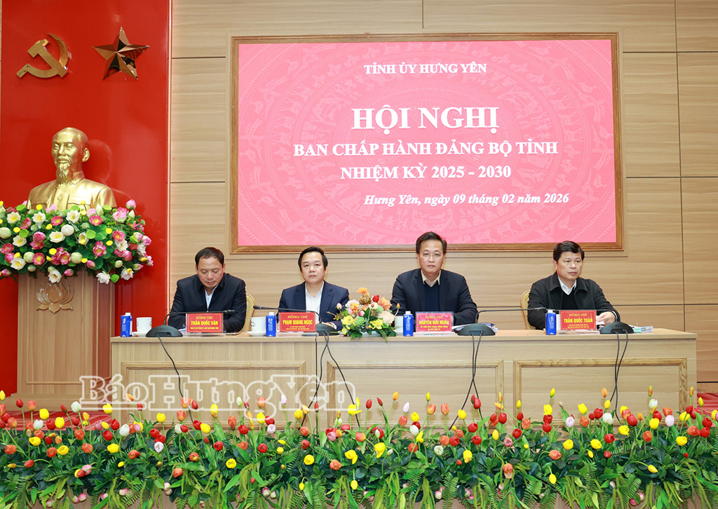 Các đồng chí Thường trực Tỉnh ủy chủ trì hội nghị.