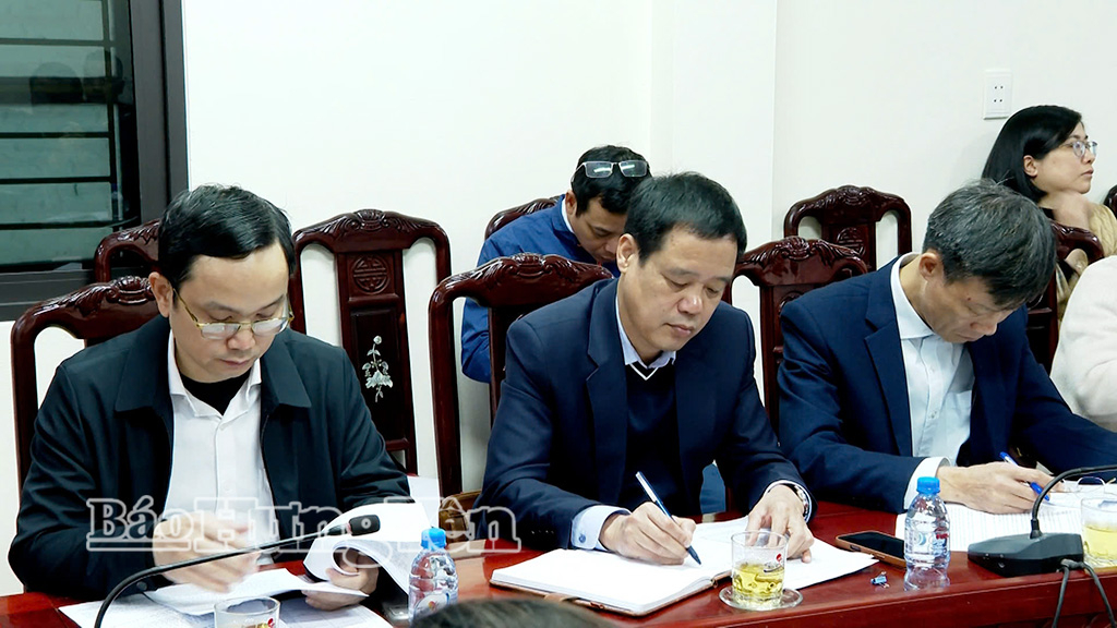 Các đại biểu dự buổi kiểm tra.