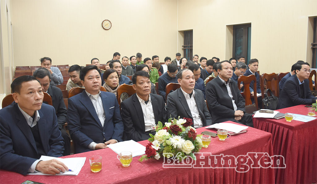 Các đại biểu dự buổi làm việc.