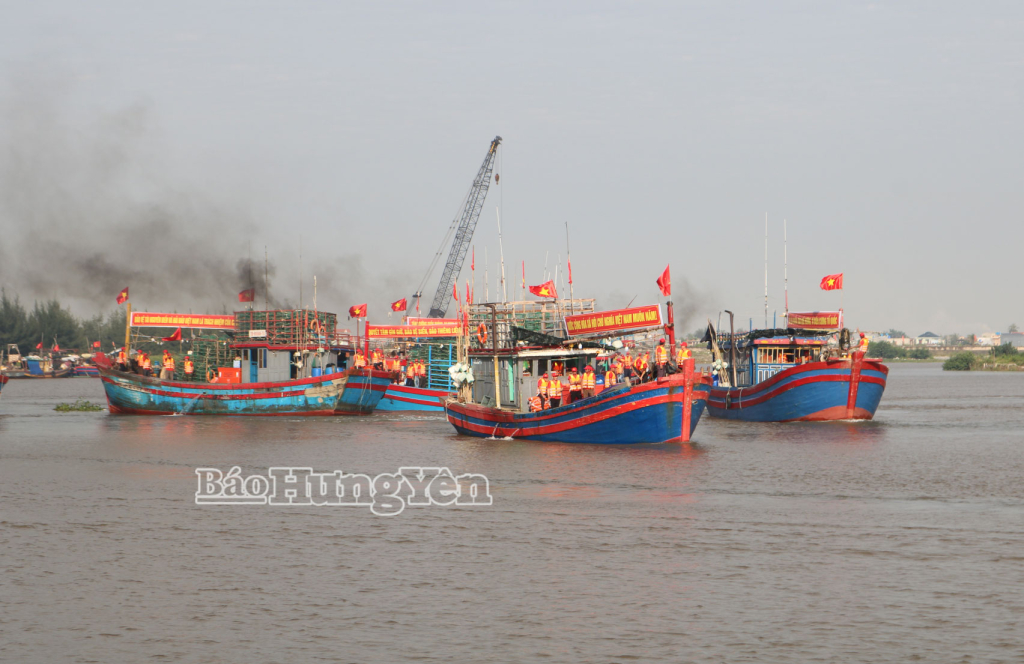 Ngư dân tỉnh Hưng Yên tham gia tuyên truyền bảo vệ chủ quyền, an ninh biên giới biển.