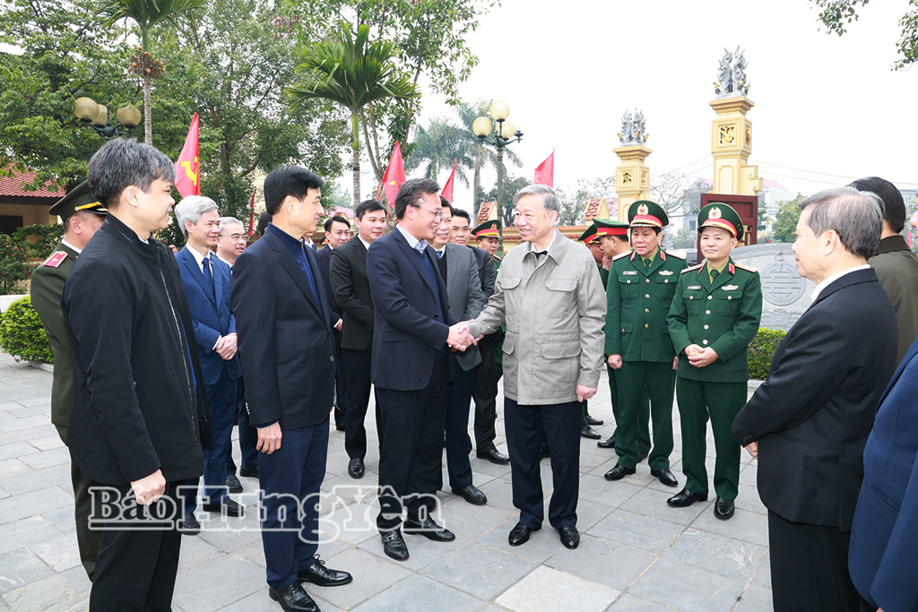 Tổng Bí thư Tô Lâm nói chuyện với các đại biểu.