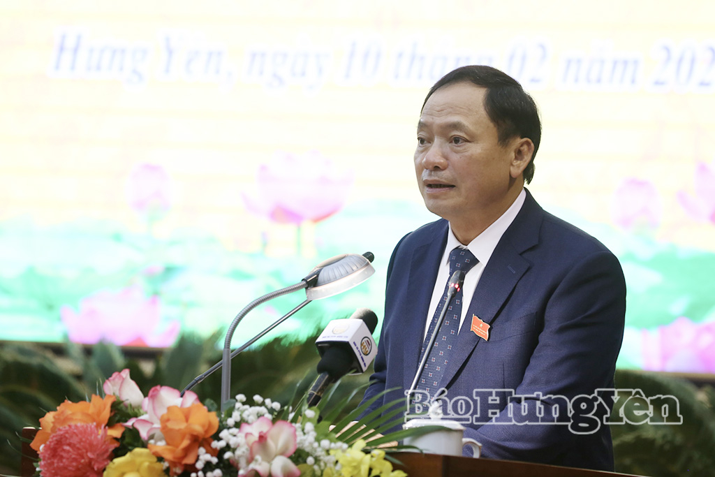 Đồng chí Trần Quốc Văn, Phó Bí thư Tỉnh ủy, Chủ tịch HĐND tỉnh phát biểu khai mạc kỳ họp. Ảnh Trịnh Cường