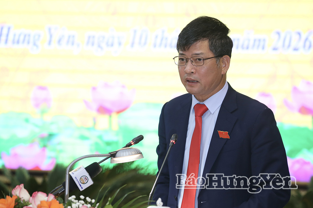 Đồng chí Lê Xuân Tiến, Ủy viên Ban Thường vụ Tỉnh ủy, Phó Chủ tịch Thường trực HĐND tỉnh phát biểu tại kỳ họp. Ảnh Trịnh Cường