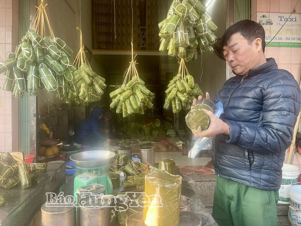 Giò bì Phố Xuôi được gói thành từng chiếc nhỏ hoặc từng đòn giò khoảng 1 kg, thuận tiện cho người tiêu dùng lựa chọn.