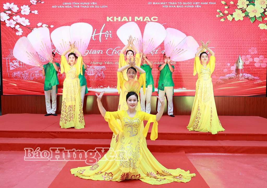 Một tiết mục văn nghệ tại lễ khai mạc.