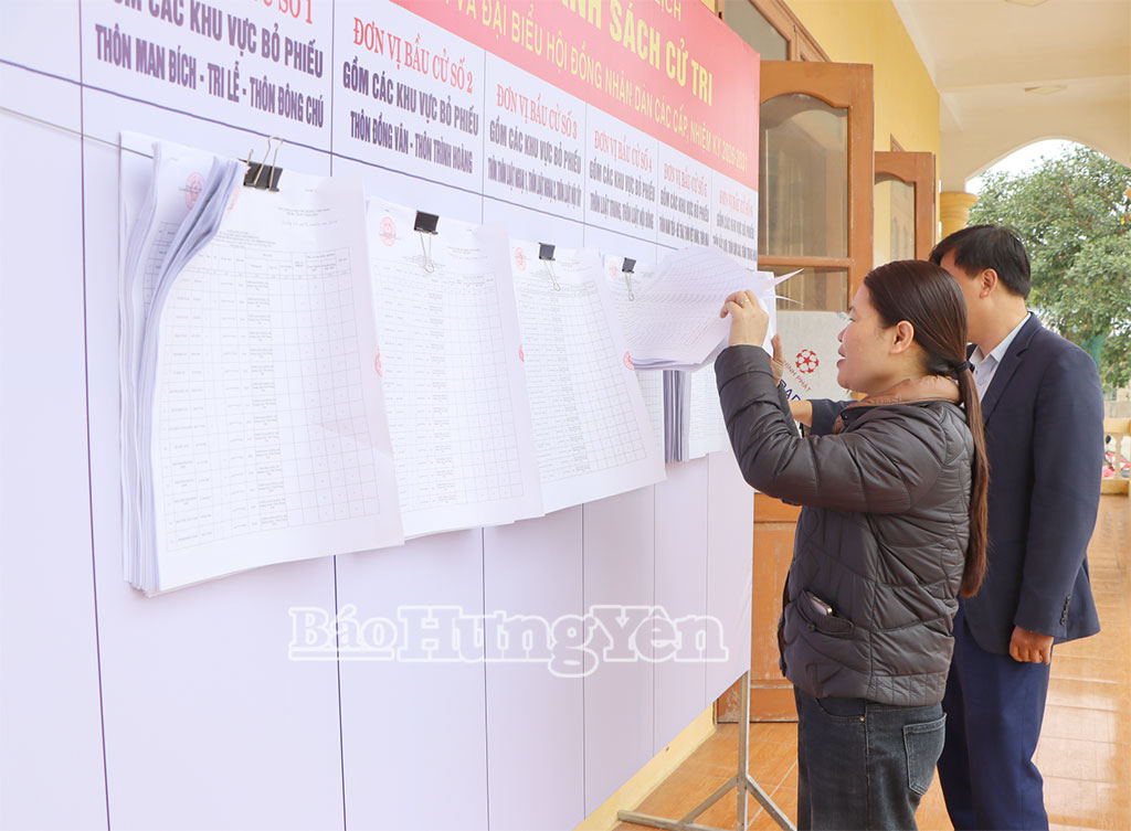 Niêm yết danh sách cử tri tại trụ sở UBND xã Quang Lịch.