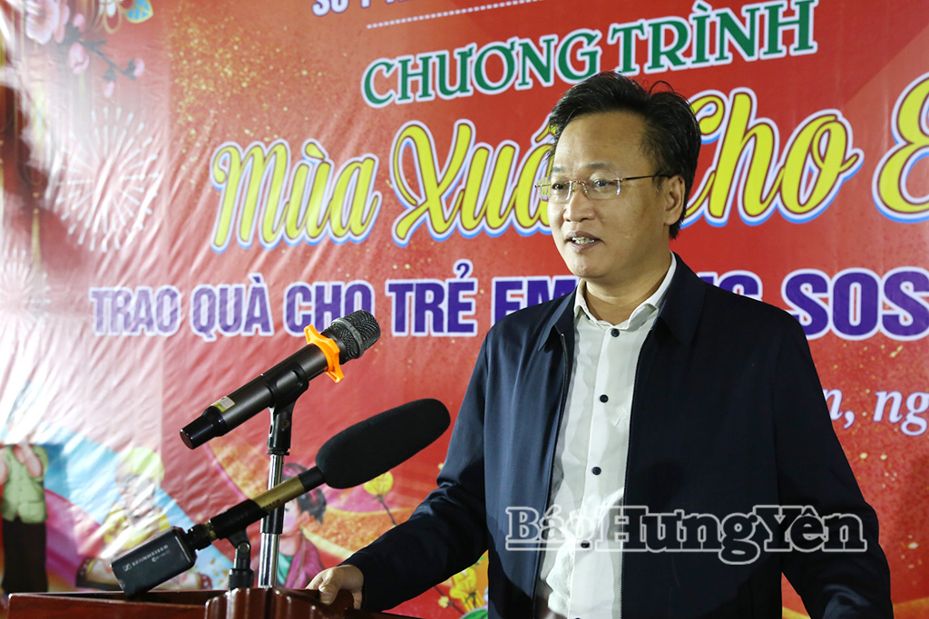 Đồng chí Nguyễn Hữu Nghĩa, Ủy viên Ban Chấp hành Trung ương Đảng, Bí thư Tỉnh ủy phát biểu tại chương trình.