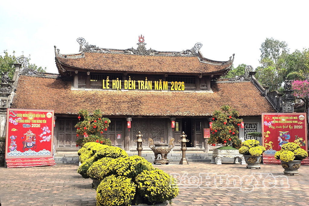 Công tác trang trí khánh tiết chuẩn bị cho lễ hội đền Trần năm 2026 đã được thực hiện.
