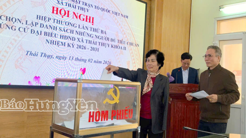 Các đại biểu bỏ phiếu lựa chọn, lập danh sách những người đủ tiêu chuẩn ứng cử đại biểu HĐND xã Thái Thụy, khóa II, nhiệm kỳ 2026 – 2031.