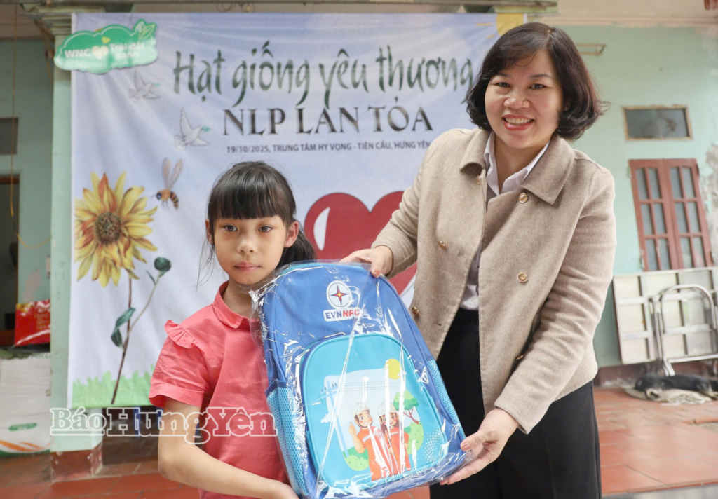 Trao quà Tết cho trẻ em có hoàn cảnh đặc biệt tại Trung tâm Hy vọng Tiên Cầu.