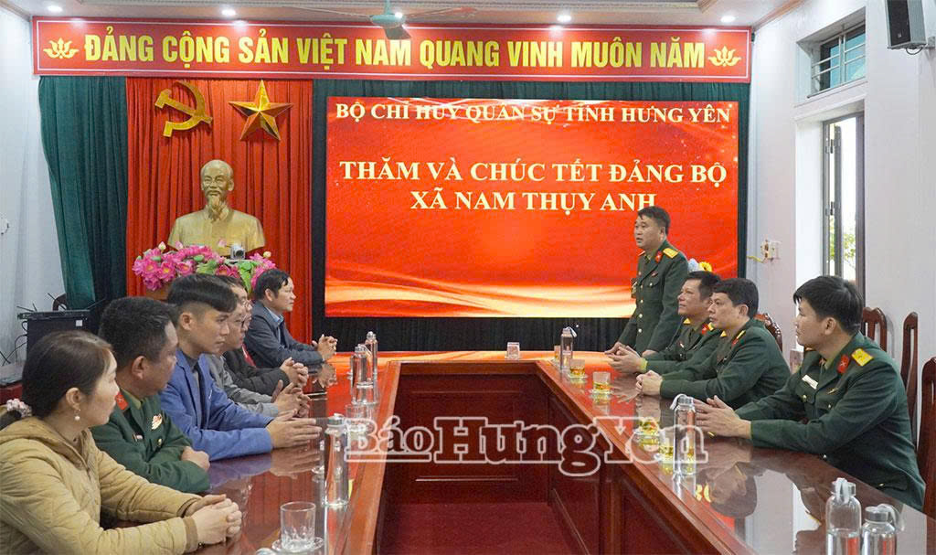 Đoàn công tác của Bộ CHQS tỉnh kiểm tra, chúc Tết tại xã Nam Thụy Anh.