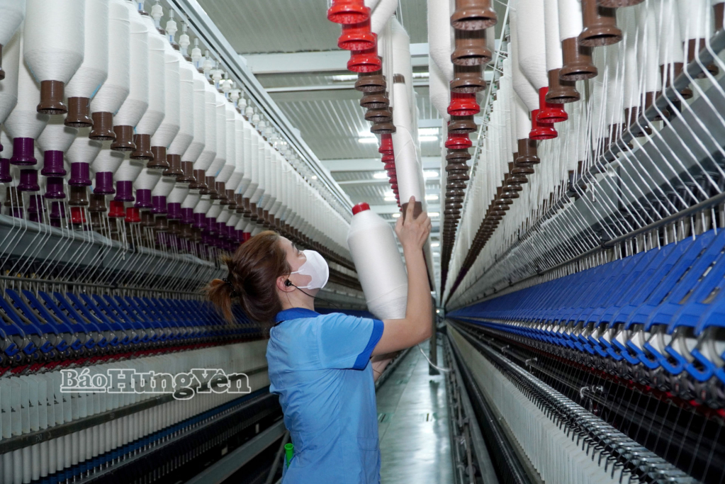 Sản xuất sợi cao cấp xuất khẩu tại nhà máy sợi công nghệ cao của Công ty Cổ phần Sợi Trà Lý Hưng Yên, xã Yên Mỹ.