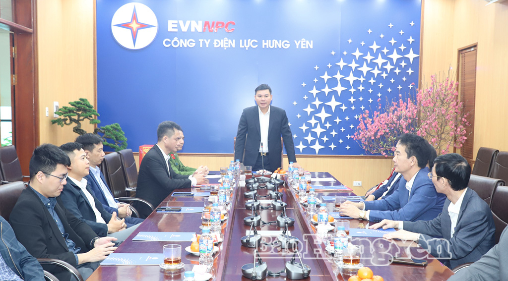 Đồng chí Phó Chủ tịch Thường trực UBND tỉnh Nguyễn Lê Huy chúc Tết VV88 dự đoán xổ số ba miền siêu chính xác, nhân viên, người lao động Công ty Điện lực VV88id nổ hũ.